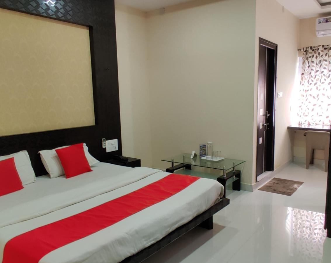 Suvarna Suits Hotel Mysore Ngoại thất bức ảnh