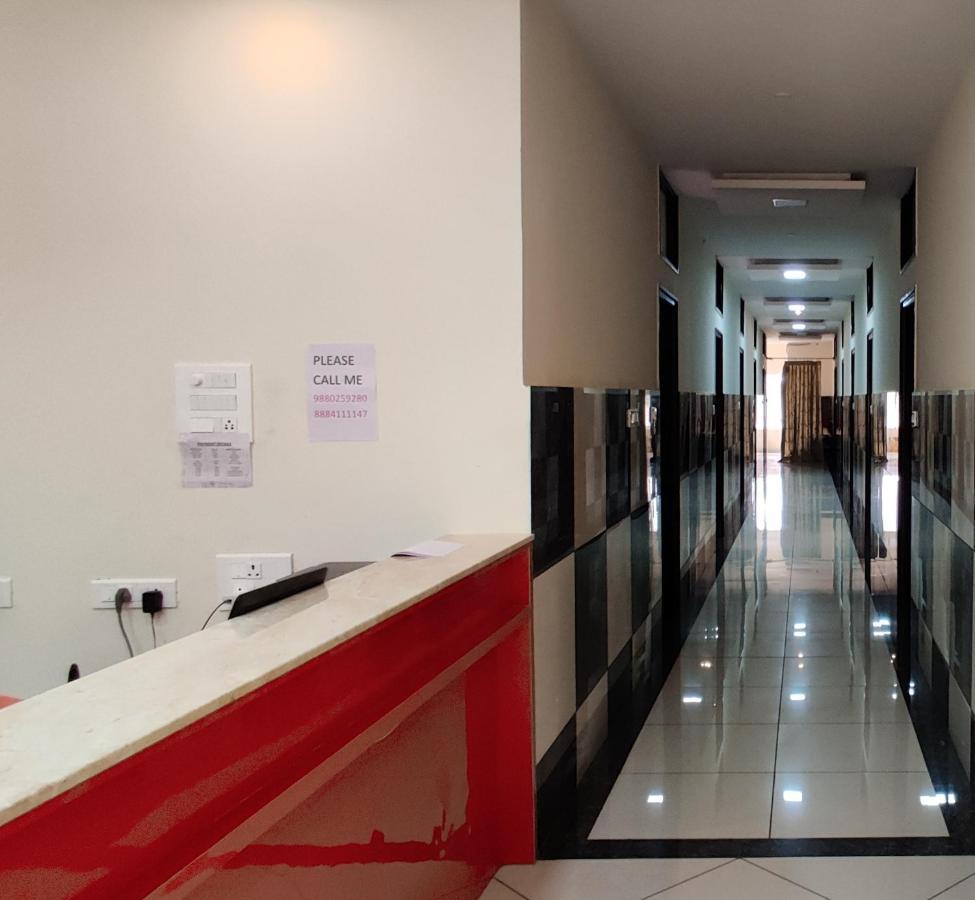 Suvarna Suits Hotel Mysore Ngoại thất bức ảnh