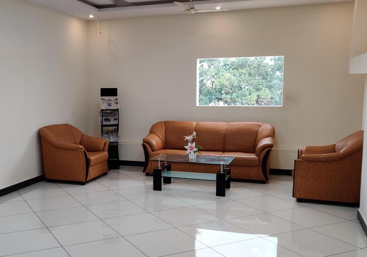 Suvarna Suits Hotel Mysore Ngoại thất bức ảnh