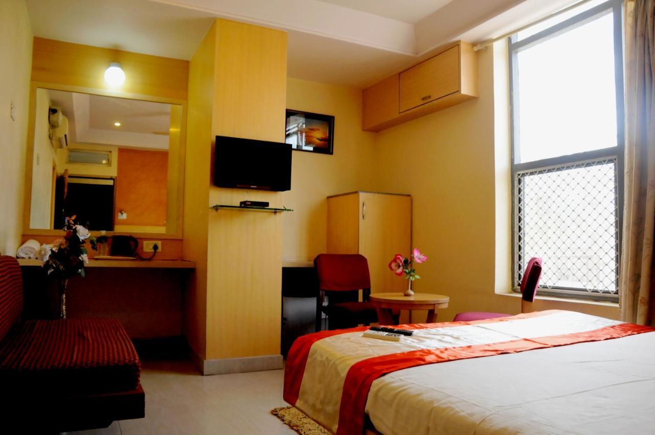 Suvarna Suits Hotel Mysore Ngoại thất bức ảnh